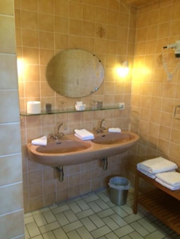 Hotel La Venerie Virton Chambre photo